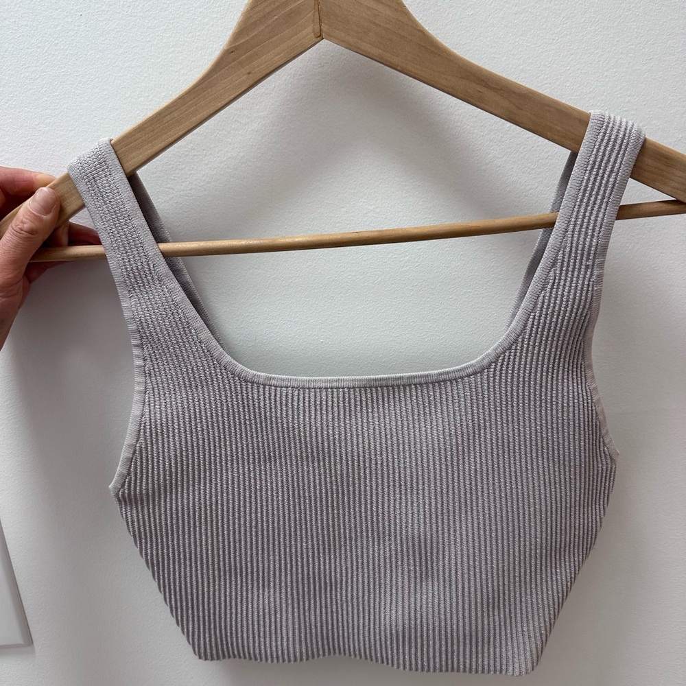 Babaton Light Gray Ribbed Crop Top